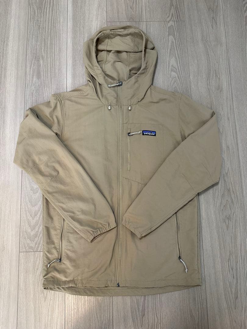 patagonia フード付きナイロンジャケット ベージュ - メルカリ