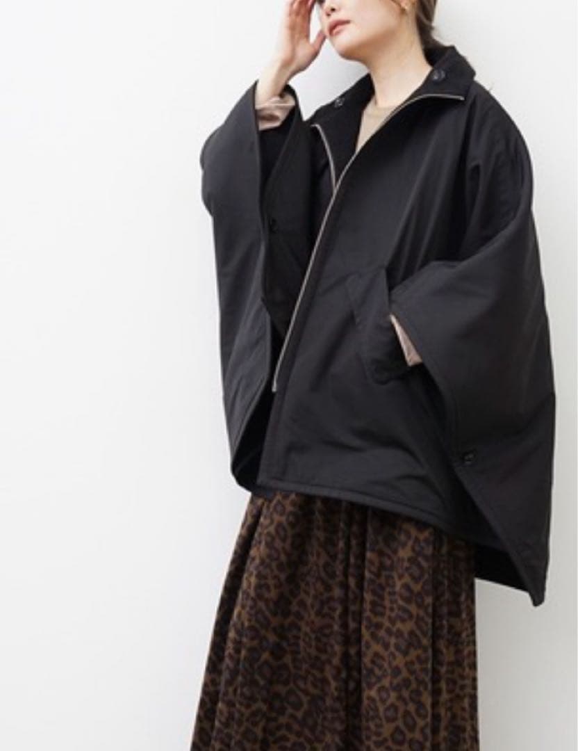 極美品 定価35000円 ヘレンチア リバーシブルポンチョ ケープ ブラック