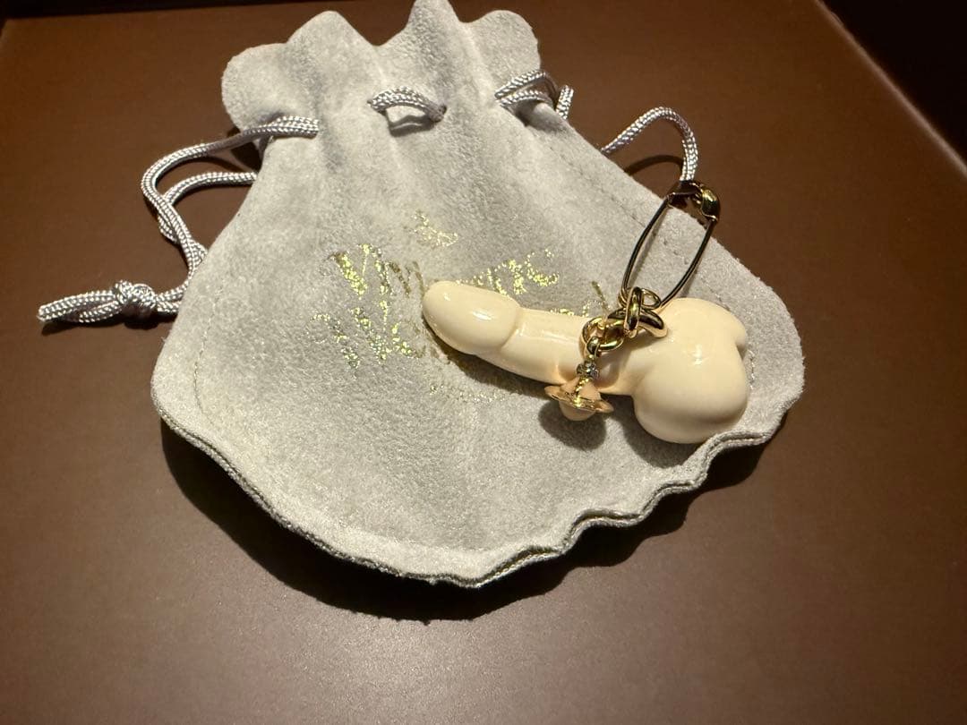 vivienne westwood ペニス オーブ ピンズ ブローチ Vivienne Westwood（ヴィヴィアンウエストウッド） ◇Vivienne