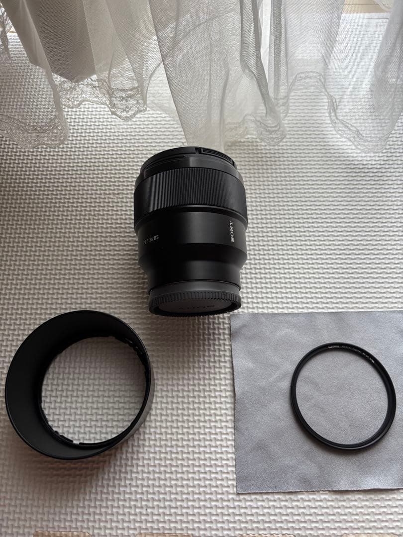 SONY FE 85mm F1.8 SEL85F18 フード・フィルター付き Amazon.com: Sony FE 85mm F1.8 Lens SEL85F18 Large Aperture for
