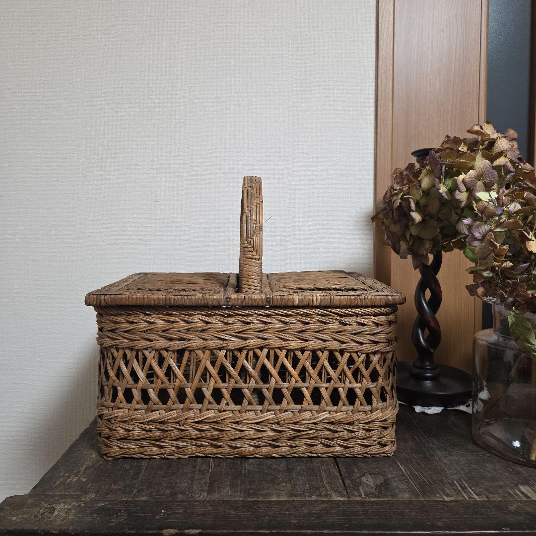 アンティーク　カゴ　パニエ　蓋付きバスケット　かご　籠 アンティークバスケット | フランス 19世紀 ブラックパニエ 蓋付き 籐