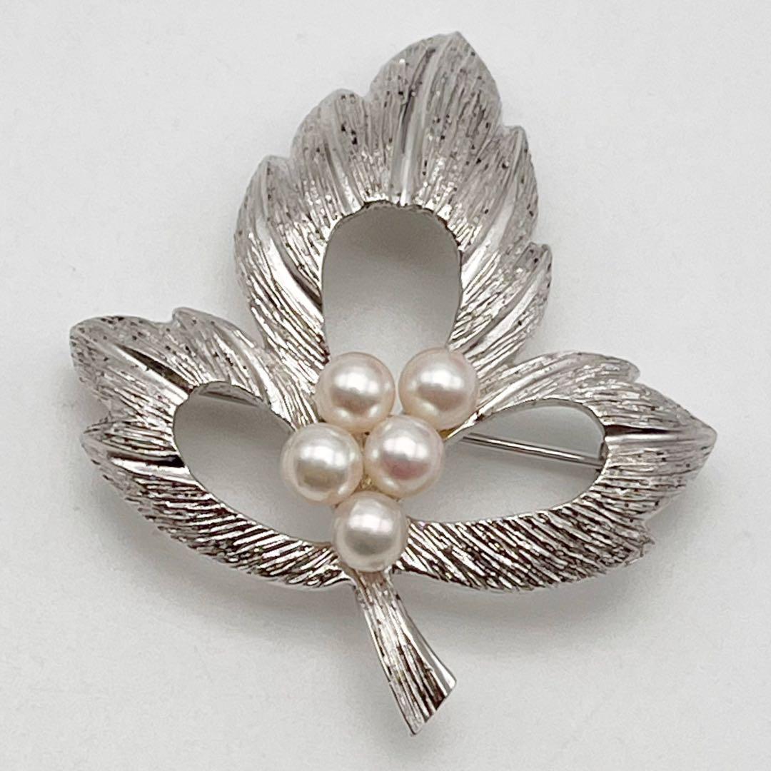 ミキモト ブローチ 本真珠 ホワイトパール リーフ シルバー 5珠 - メルカリ