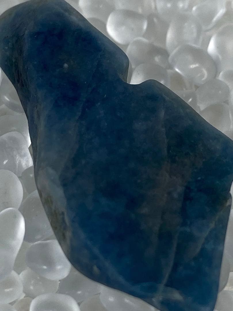 糸魚川翡翠 ひすい 入りコン沢の青 最上品質 とろみのある茄子紺ヒスイ