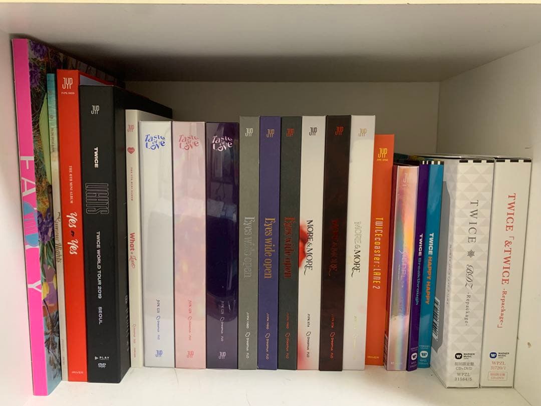 TWICE アルバム まとめ売り おまけ付き TWICE アルバム まとめ売り 8点 中身あり 購入特典 - メルカリ