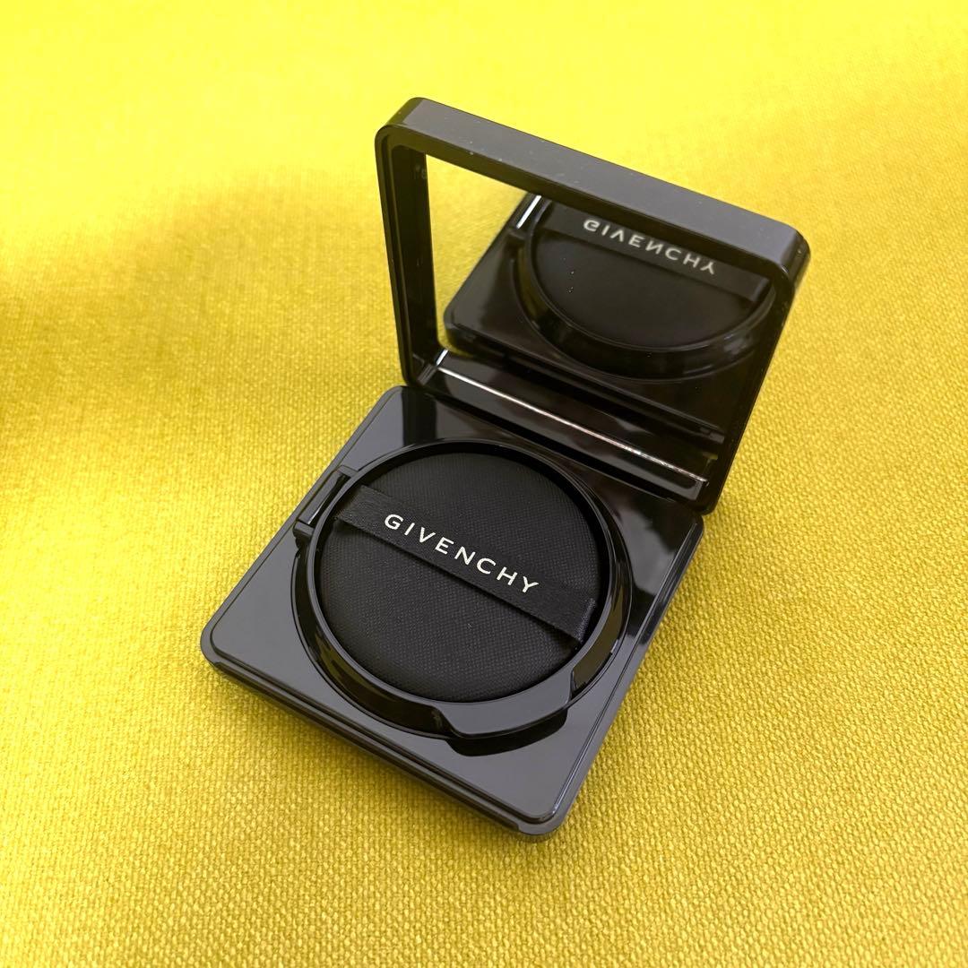 【未使用品】ソワン ノワール UV コンパクト【ジバンシイ】 ジバンシイ / ソワン ノワール UV コンパクトの公式商品情報｜美容