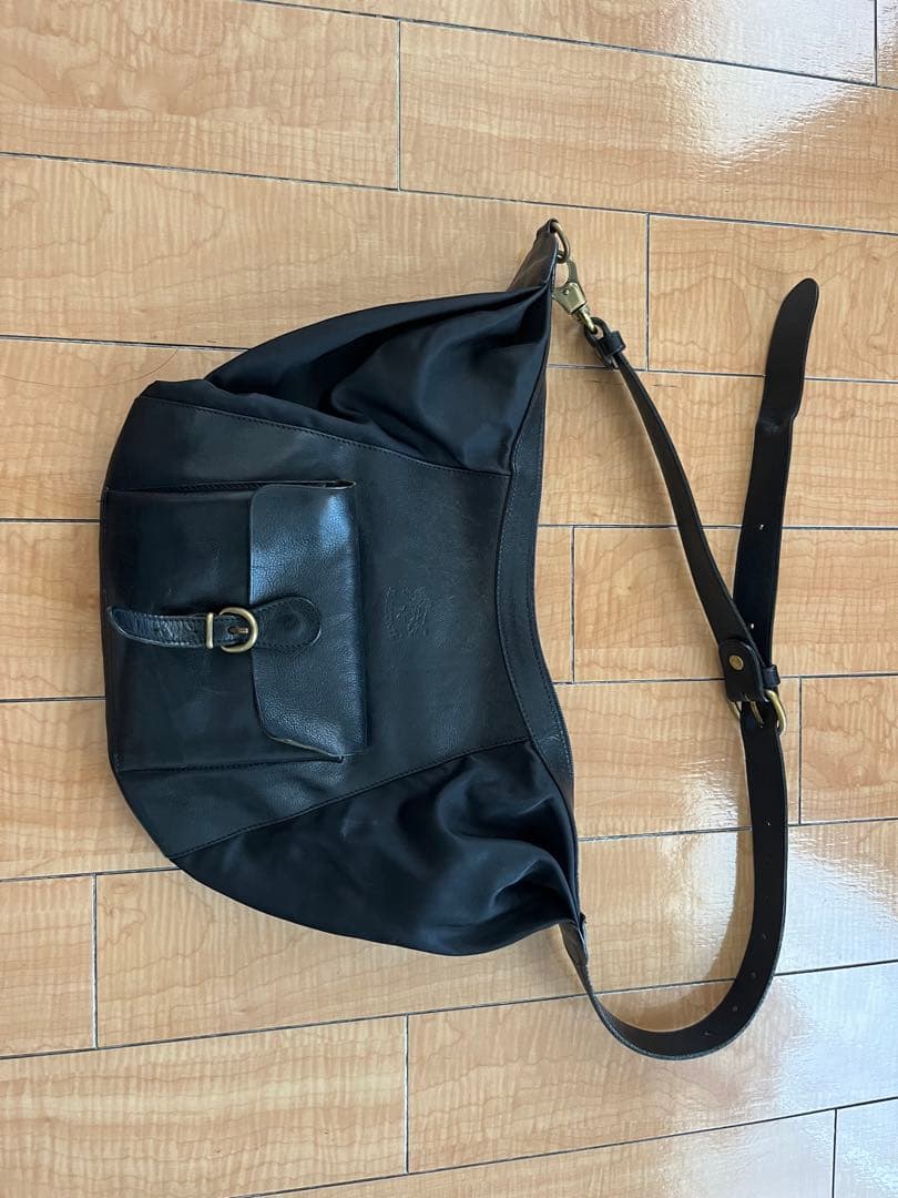 イルビゾンテ　ブラックショルダーバッグ イル ビゾンテ IL BISONTE ショルダーバッグ （NERO） - ファッション