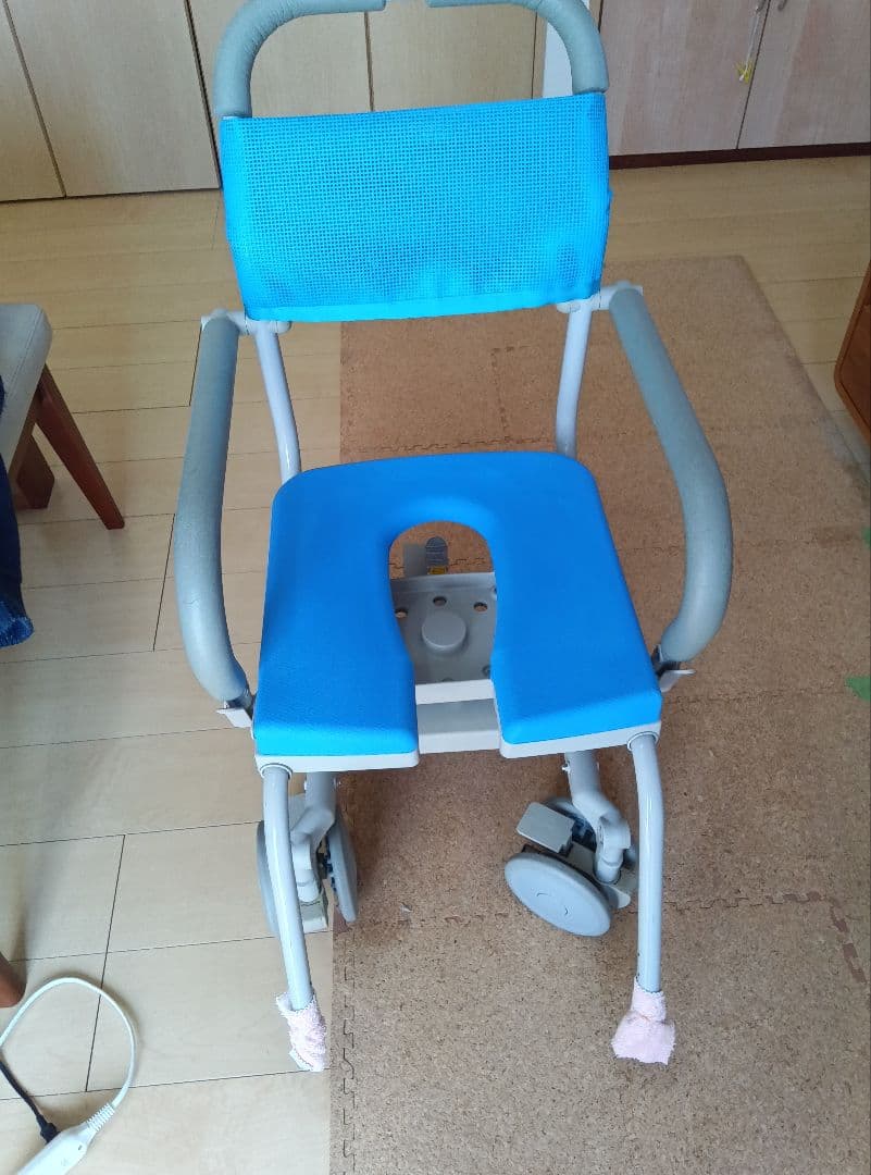 Uchie ウチエ 入浴用車椅子 シャワーキャリー U字型 - メルカリ