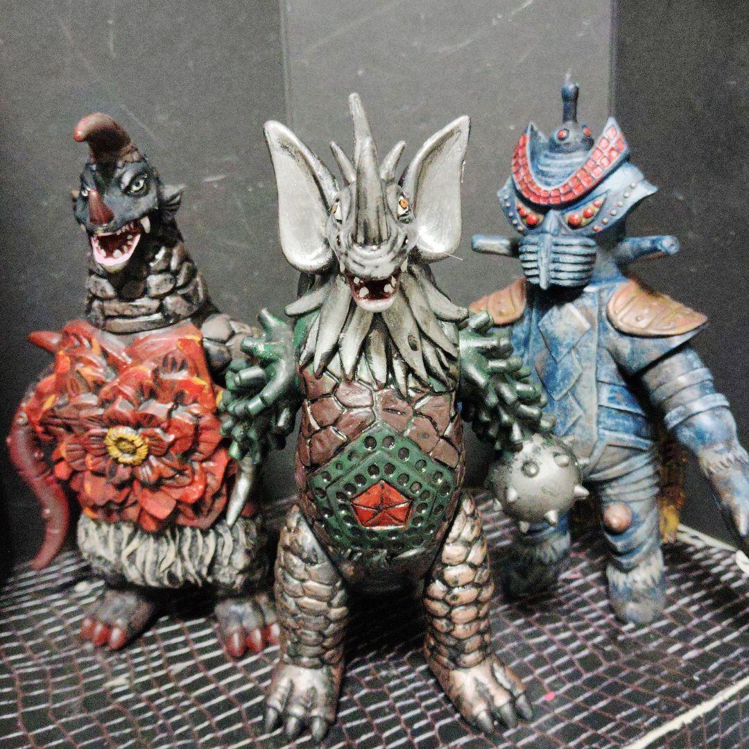 上野淳子ウルトラ怪獣旧型ソフビ