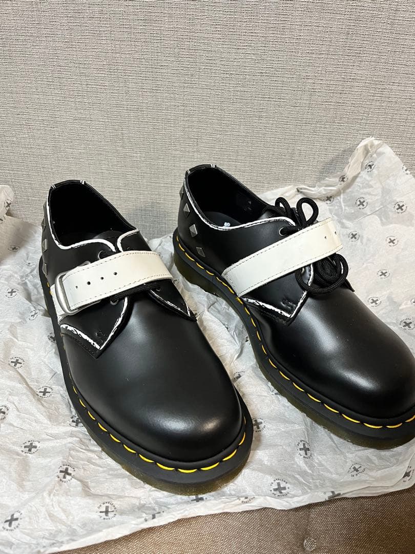 ドクターマーチン　stella！ ドクターマーチン、オーロラのように輝くメタリックカラーのシューズや