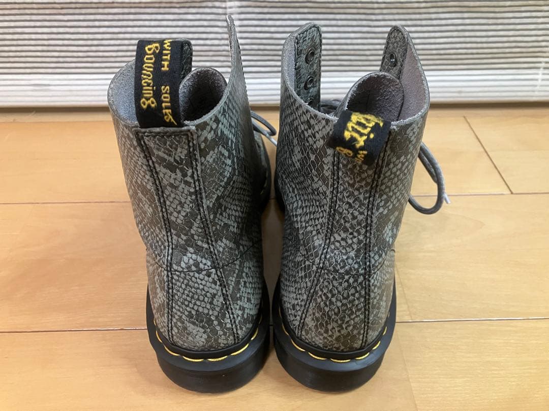 ドクターマーチン 1460 パイソン 蛇柄 UK9 美品 - メルカリ