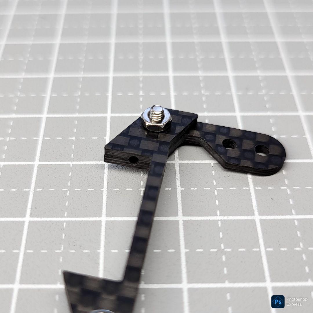 残り1個 CH-Fix【CNC加工】 フロント提灯用ヒンジ カーボン