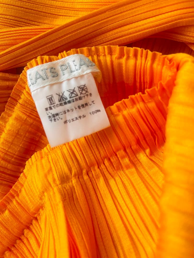 イッセミヤケISSEY MIYAKE プリーツプリーズ オレンジ色 パンツ - メルカリ