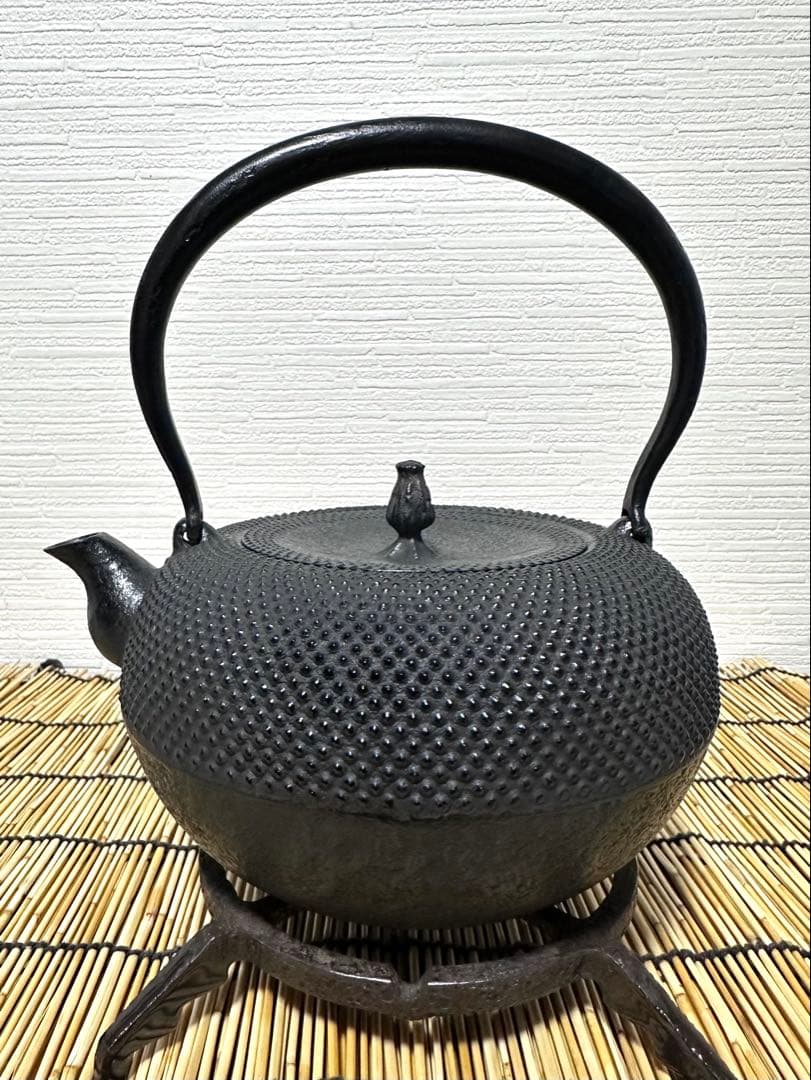 未使用品 南部伝統工芸士 及川寛治作 18型姥口 アラレ 南部鉄瓶 南部