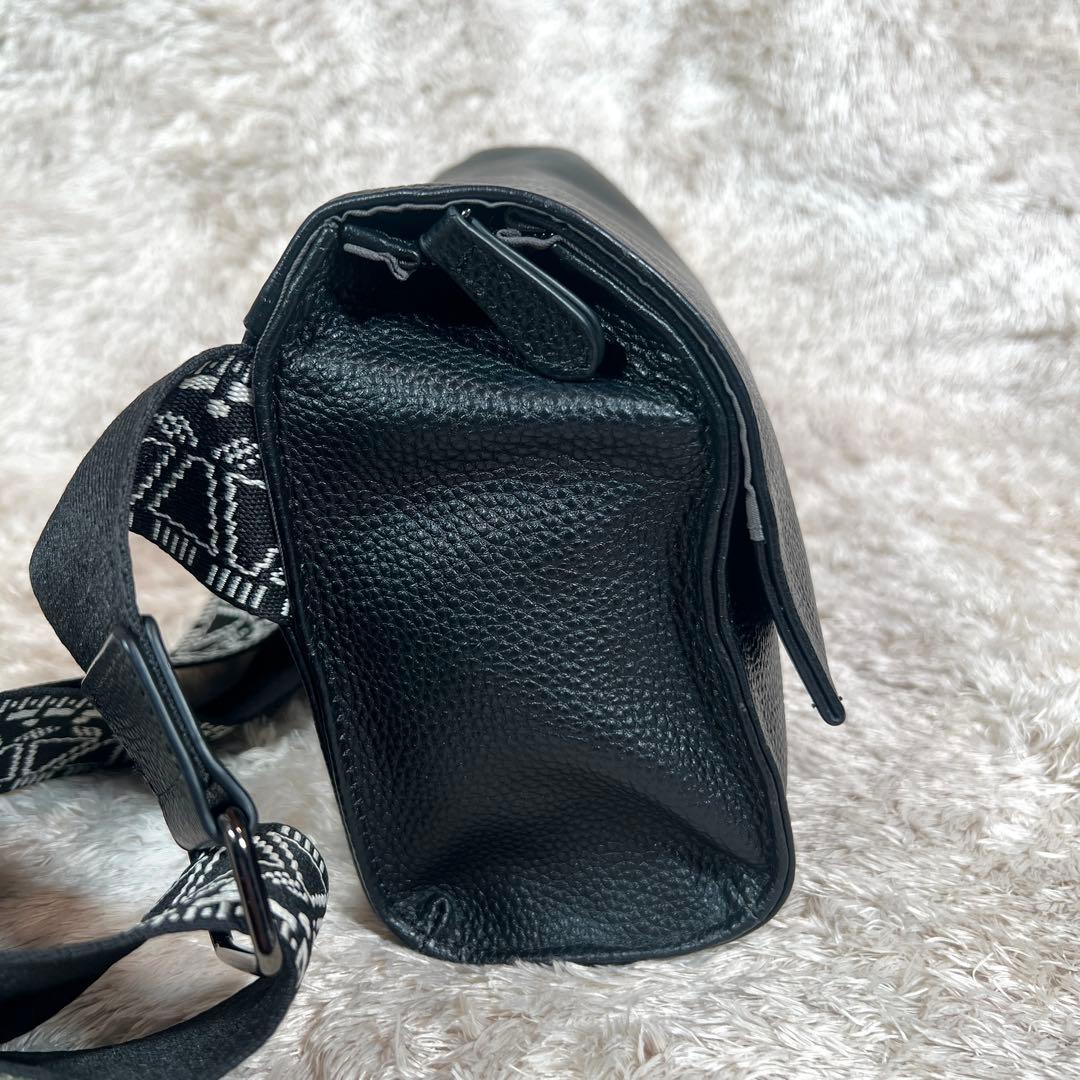 販売終了品 イアパピヨネ 《本革》柄ワイドテープショルダーバッグ ボディバッグ