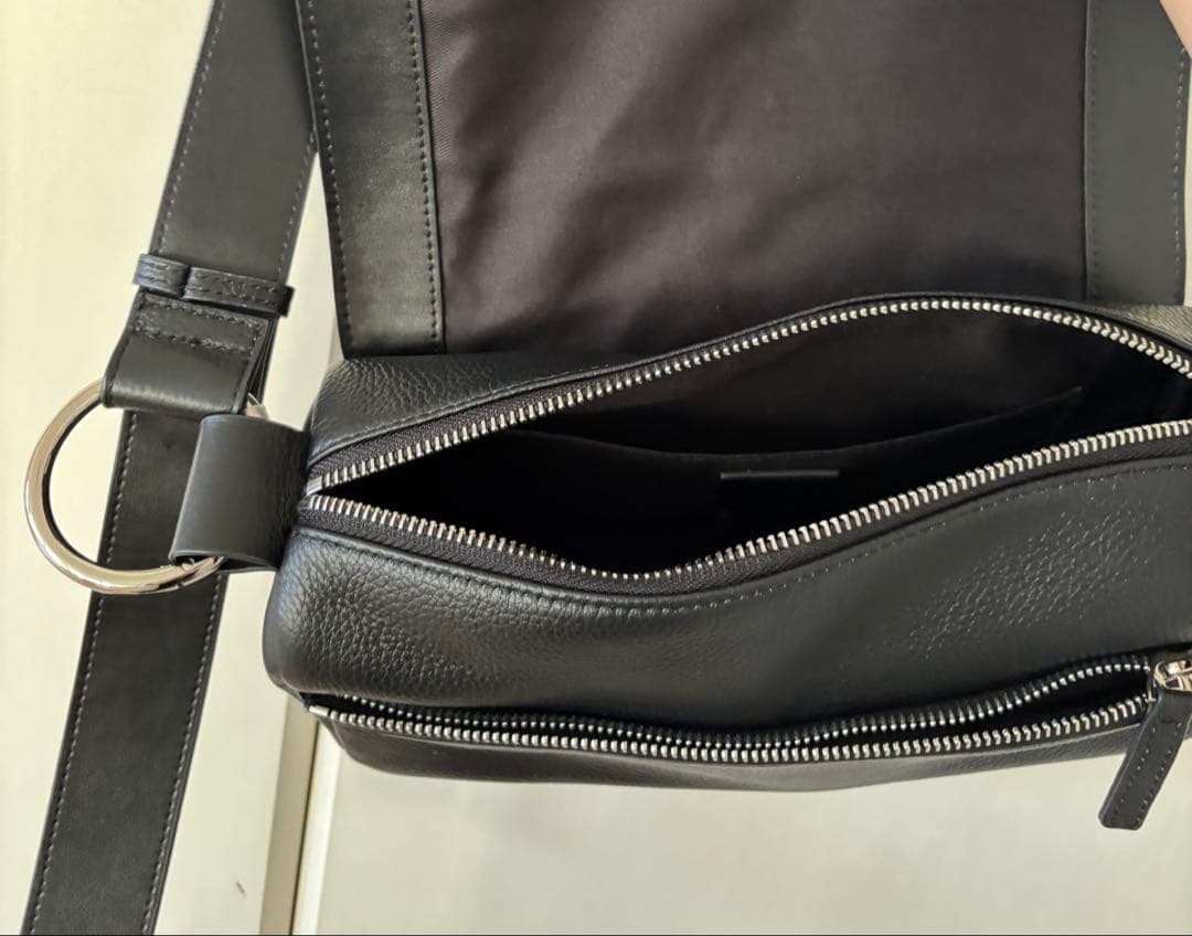 o*u様 BEARDSLEY(ビアズリー) 《本革》ボディバッグ　レザー　黒　中