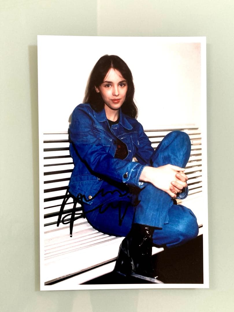 イザベルアジャーニ直筆サイン入り写真… - メルカリ