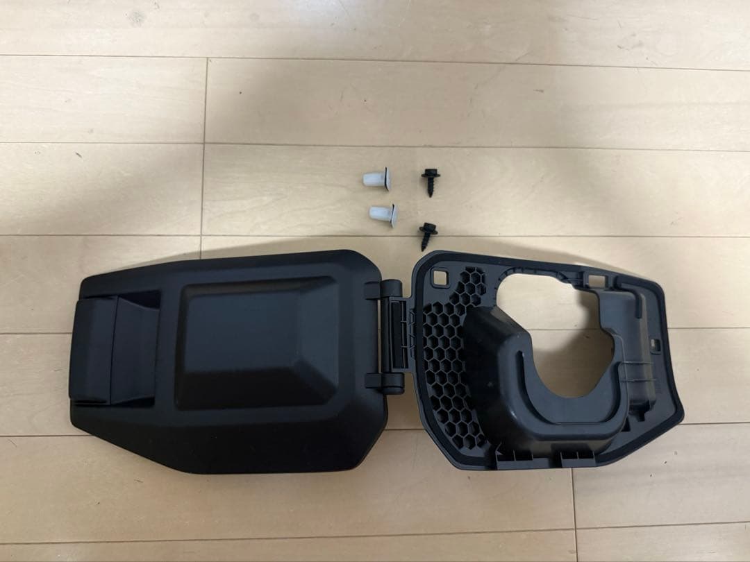 トヨタ純正）ランクル70再再販(GDJ76W) 尿素リッドカバー アドブルー