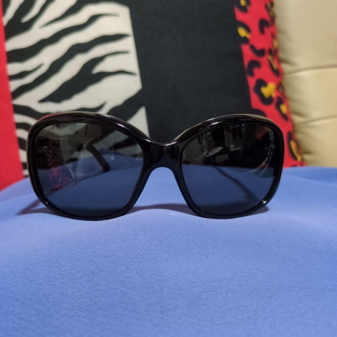 お*ぎ様 PRADA ブラックサングラス ダークブルーレンズ PRADA】シンボル サングラス ロゴ ブラック 関税送料込み (PRADA