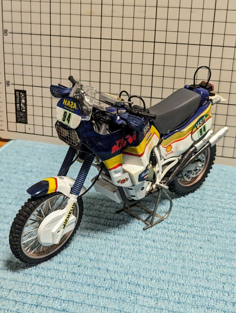 タミヤ1/12 バイクプラモデル ホンダNXR750 パリダカ優勝車完成品