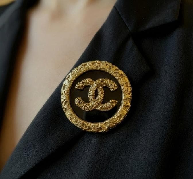 シャネル ヴィンテージ 溶岩ブローチ - メルカリ