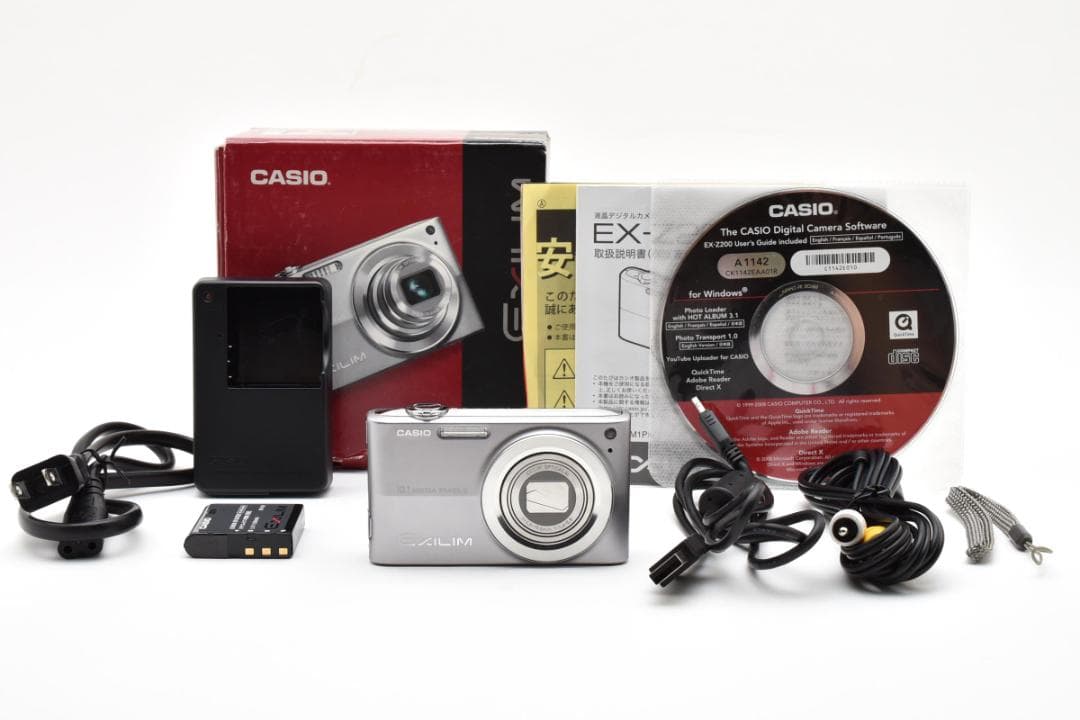 【美品】CASIO EXILIM EX-Z200 シルバー　動作確認済 Casio Exilim EX-Z200 Digital Camera (Silver) EXZ200SREBA B&H