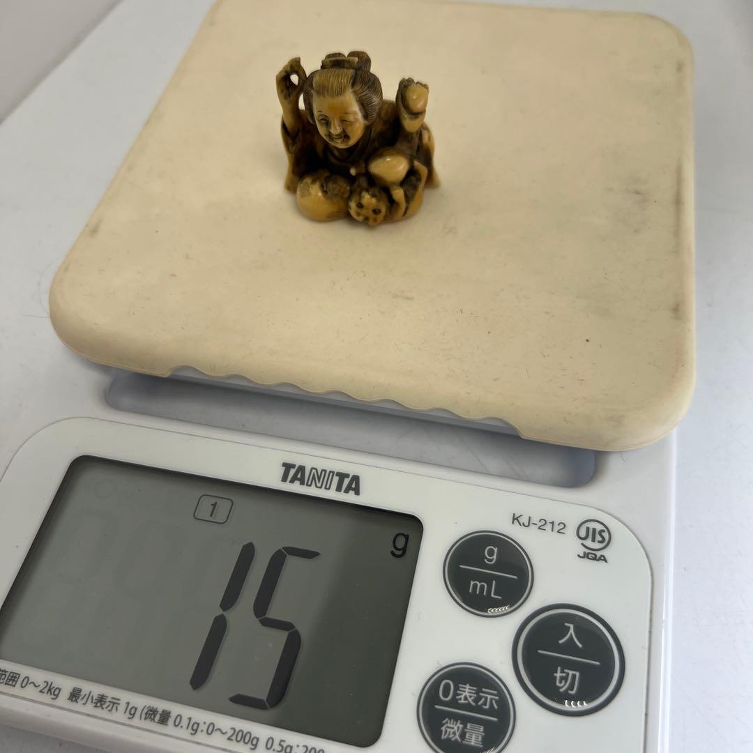 極上　女性に犬根付　15g 東Y8-0204☆2F