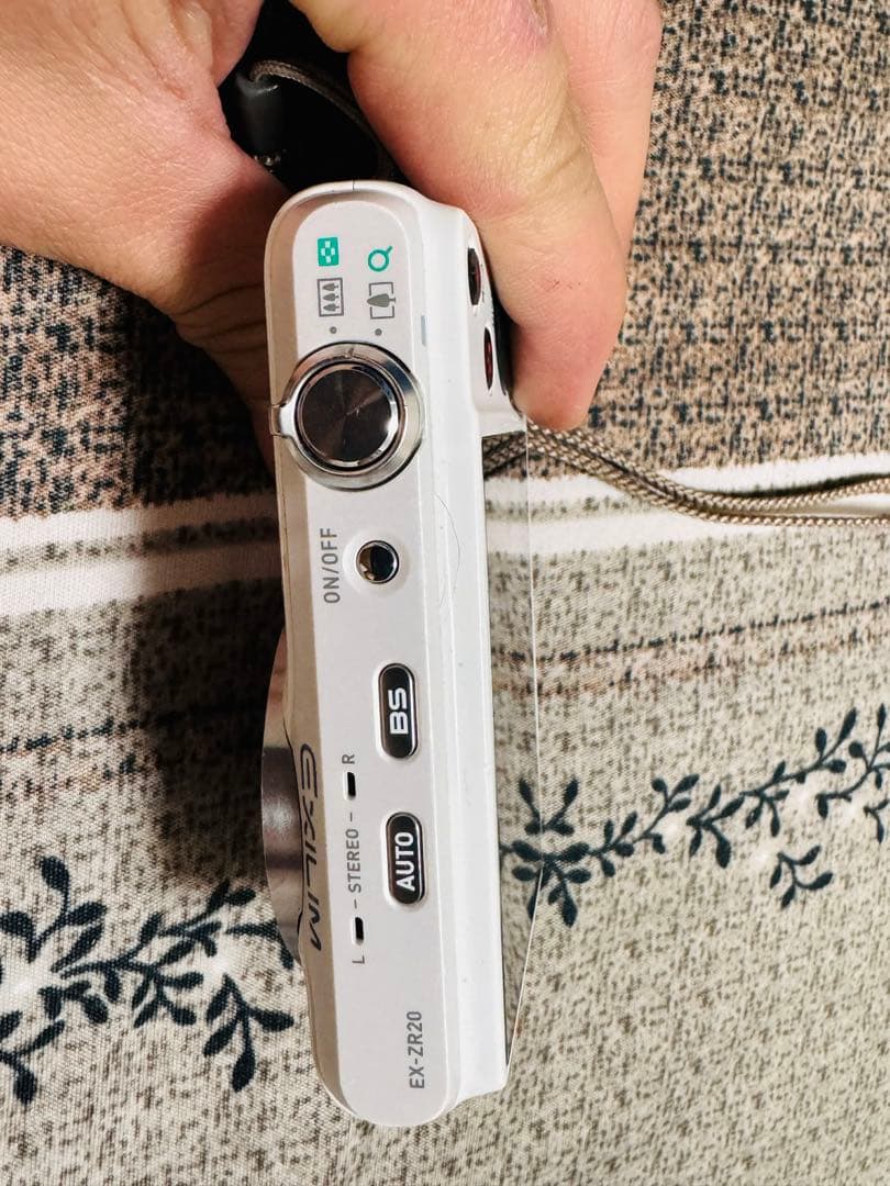 CASIO EXILIM HS ホワイト コンパクトデジタルカメラ - メルカリ