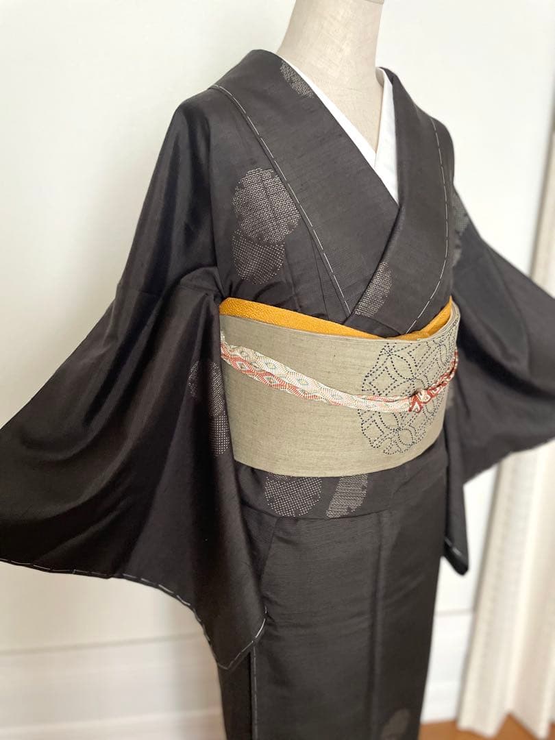 しつけ付き 雪輪飛び柄小紋 100亀甲絣十日町紬 - メルカリ