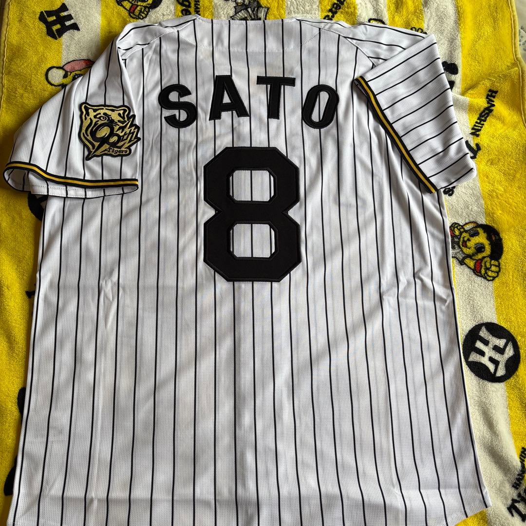 阪神タイガース 佐藤輝明選手 直筆サイン入り レプリカユニフォーム90