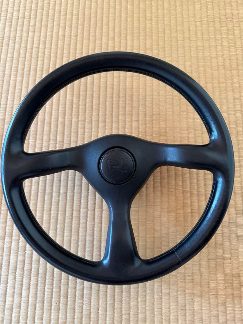 スカイラインBNR32GT-R前期 3本スポーク ステアリング 本体 スカイラインBNR32GT-R前期 3本スポーク ステアリング 本体 - パーツ高価