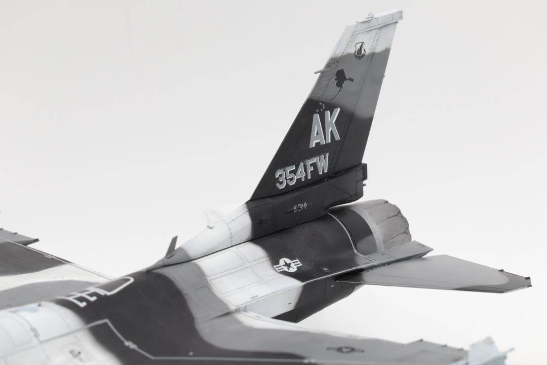 1/48 TAMIYA F-16 アグレッサー部隊 プラモデル完成品 - メルカリ