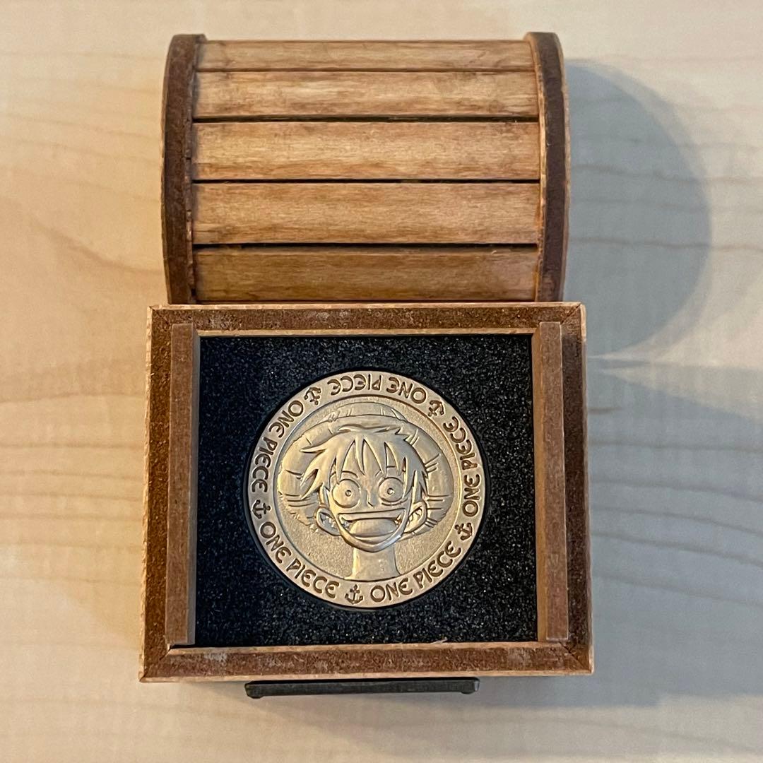 ワンピース】記念メダル 宝箱付き