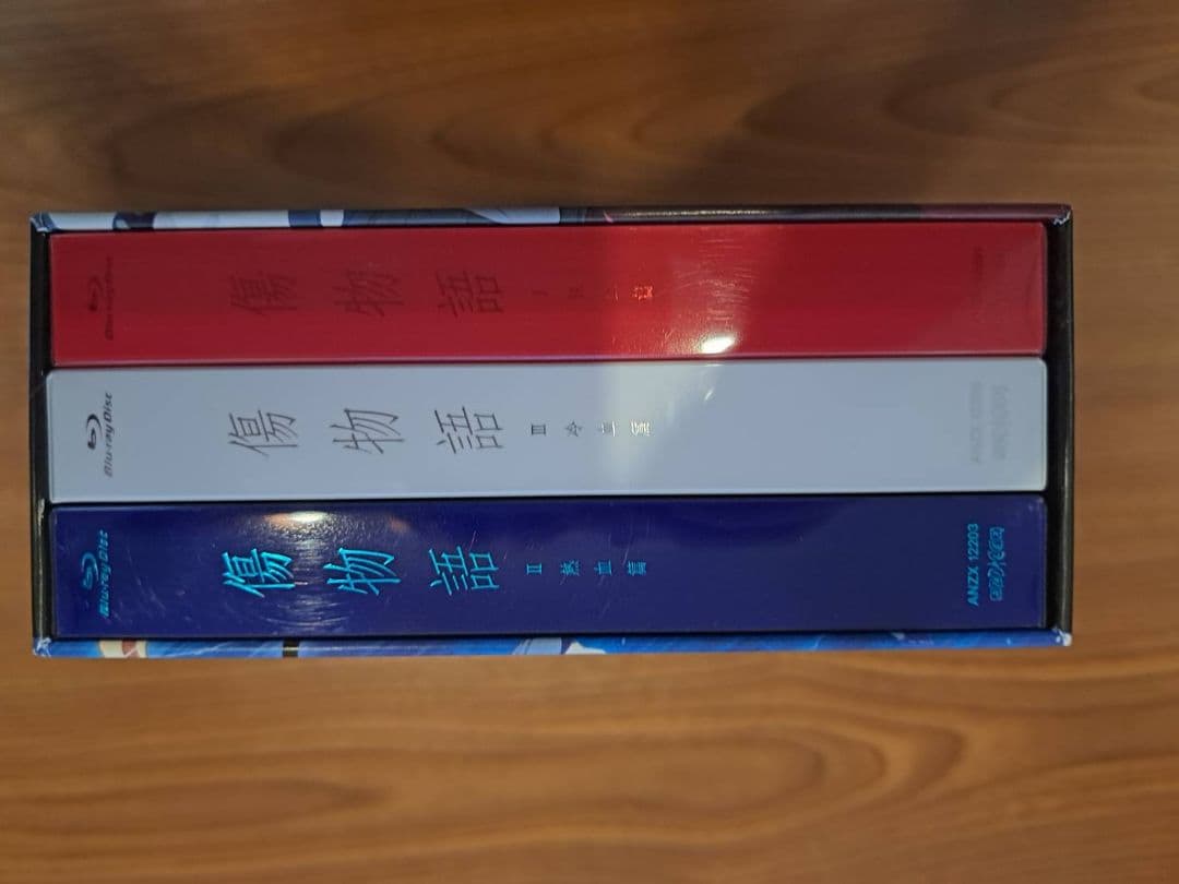 傷物語 Blu-ray 全3巻(セブンネットショッピング全巻収納BOX付き 32065272_main_m.jpg