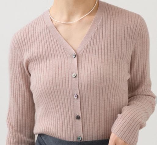 【極美品】イエナ 2025SS イタリア糸RIBVネックカーディガン 洗濯可能 イタリア糸 RIB Vネックカーディガン | イエナ(IENA) | マルイウェブ