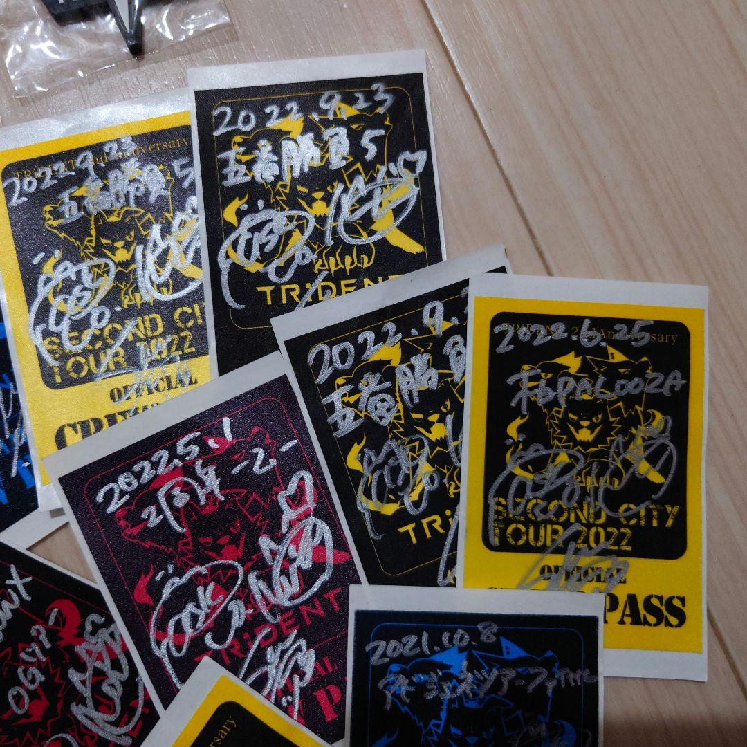 TRiDENT〘ガールズロックバンド革命〙 サイン入りPASS - メルカリ