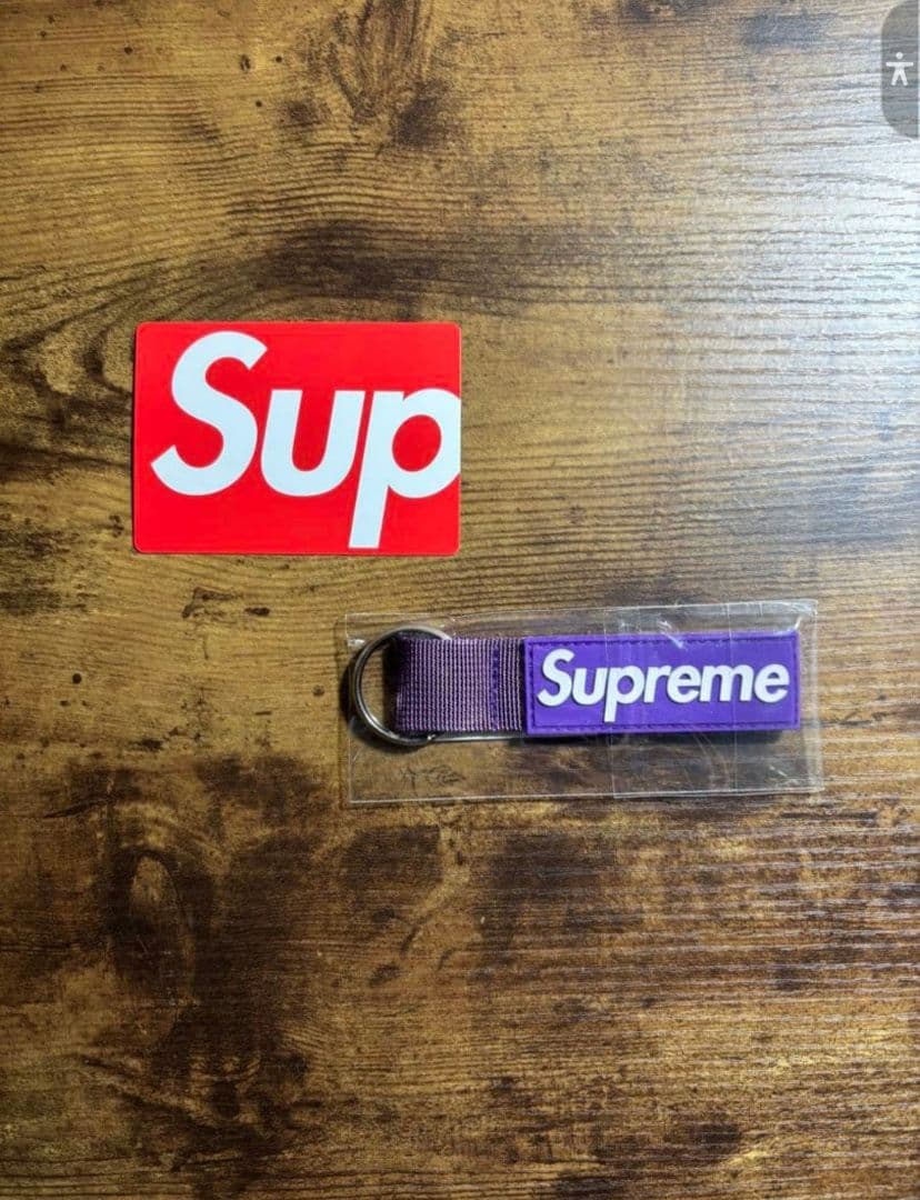 Supreme パープル キーホルダー・カードセット - メルカリ