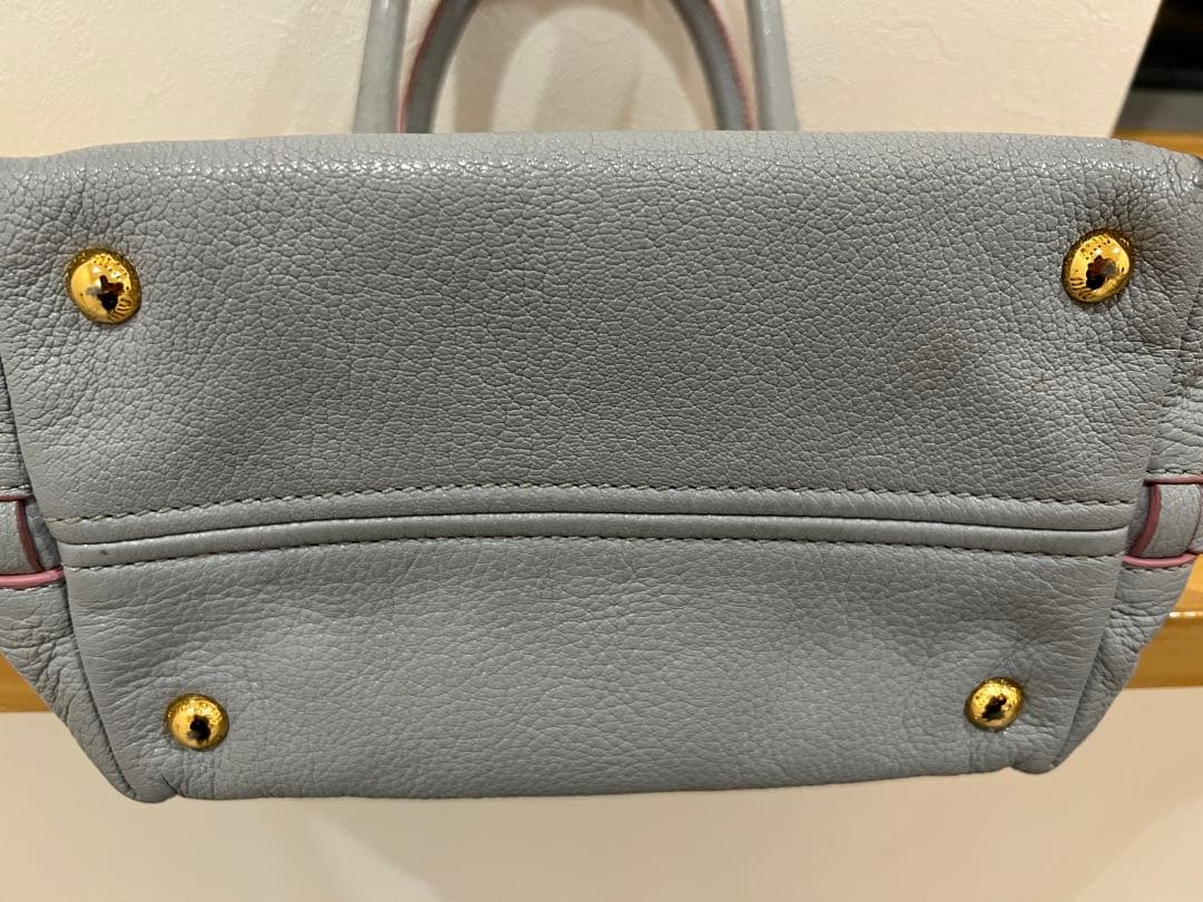 MIU MIU グレー レザー ハンドバッグ - メルカリ
