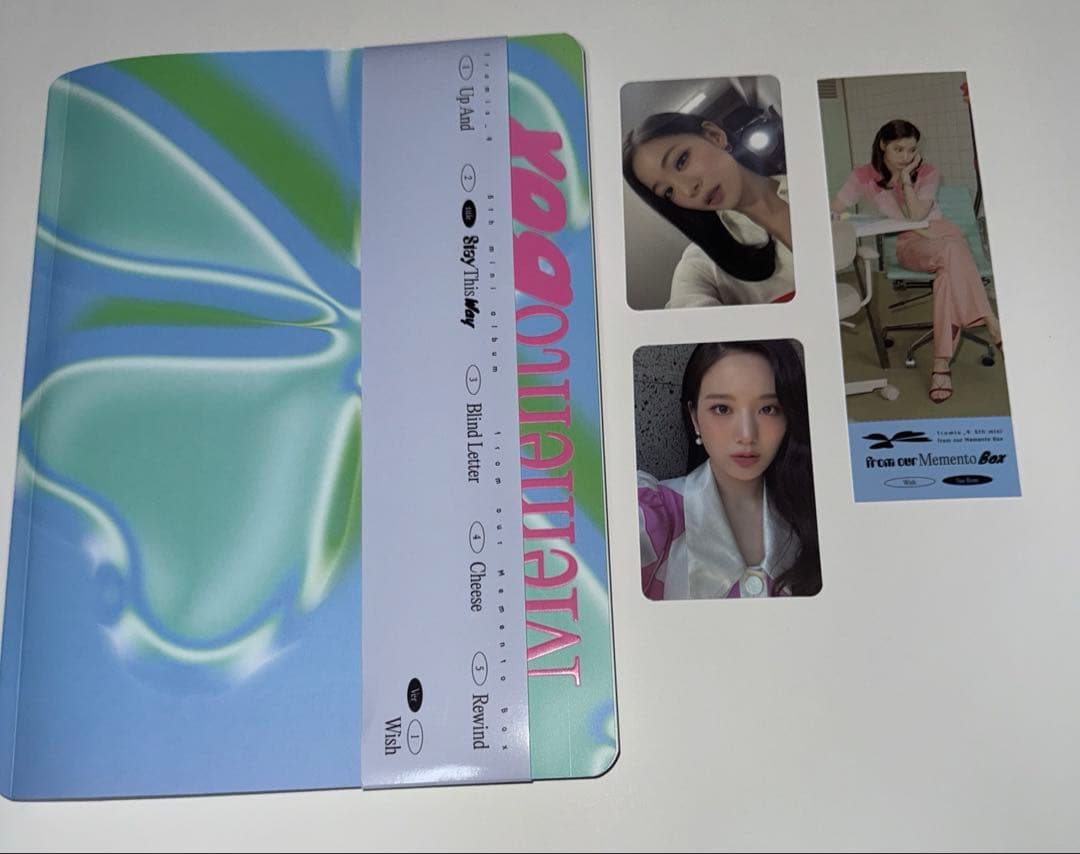 fromis_9 CD4種10枚 直筆サイン特典、フォトカード、ポスター付 - メルカリ