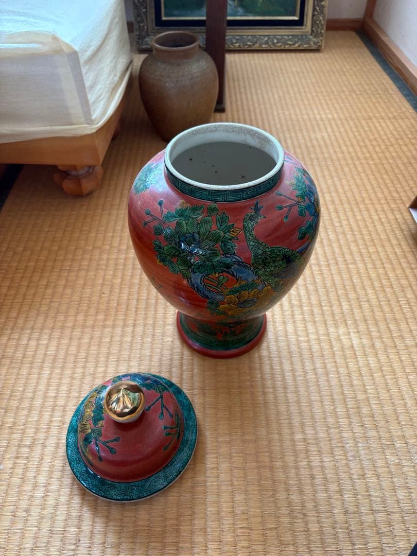 孔雀デザインの陶器壺 薩摩焼 - メルカリ
