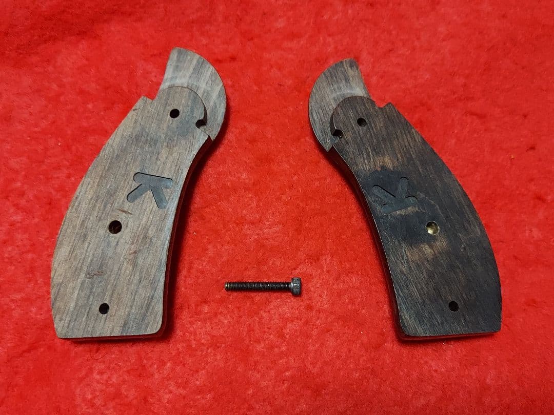 アルタモント 木製グリップ S＆W Kフレーム ラウンドバット メダリオンレス