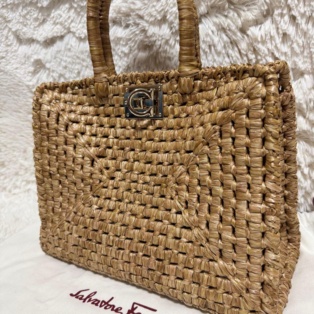 【未使用級】サルヴァトーレフェラガモ Studio Box bag ガンチーニ サルヴァトーレフェラガモ スタジオボックスバッグXS ショルダーバッグ