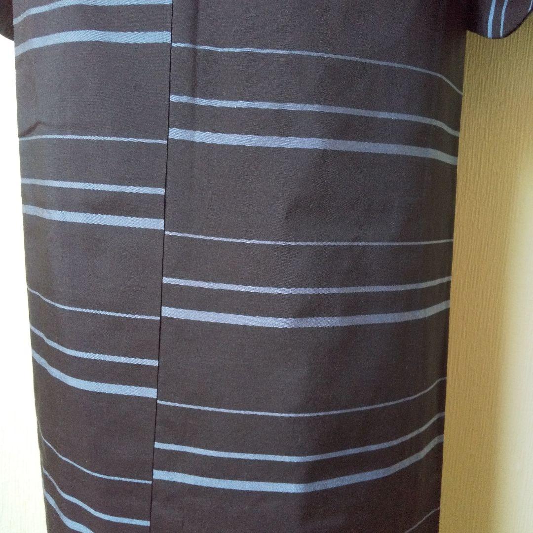 東京きもの英謹製】最高級洗えるお着物・横縞柄・黒くすみ水色・手縫い