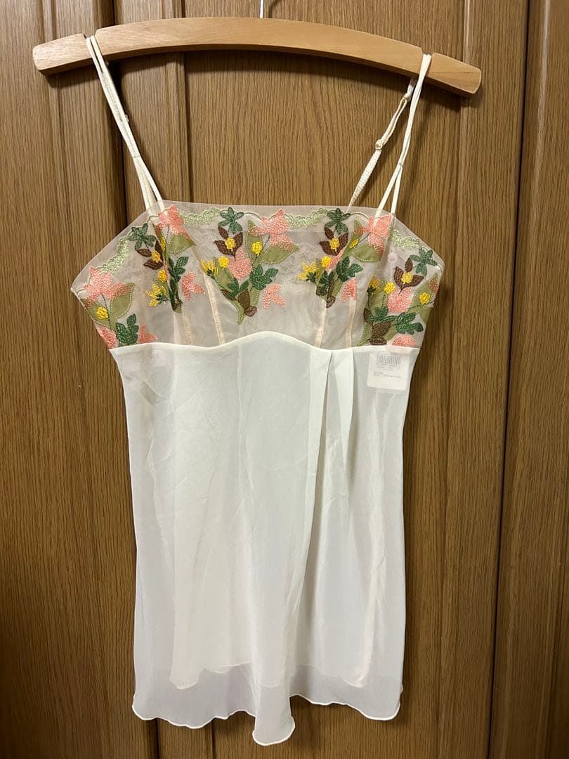 Triumph 花柄刺繍 シフォンキャミソールの通販はau PAY マーケット