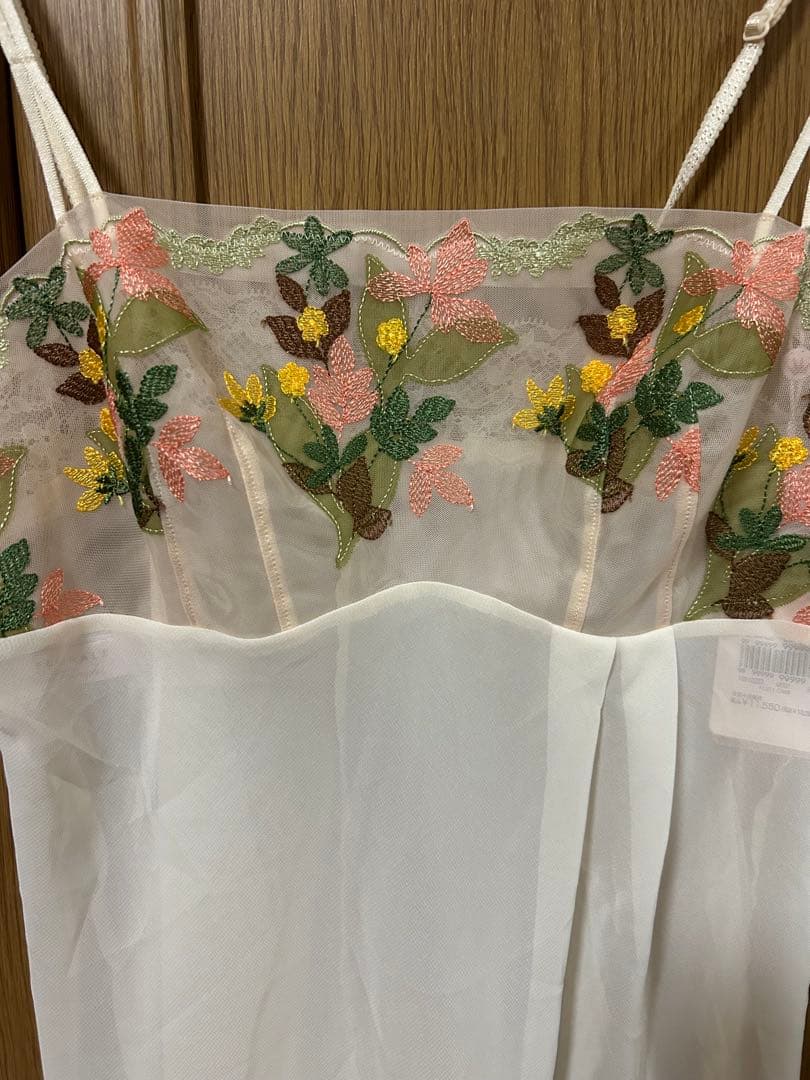 Triumph 花柄刺繍 シフォンキャミソールの通販はau PAY マーケット