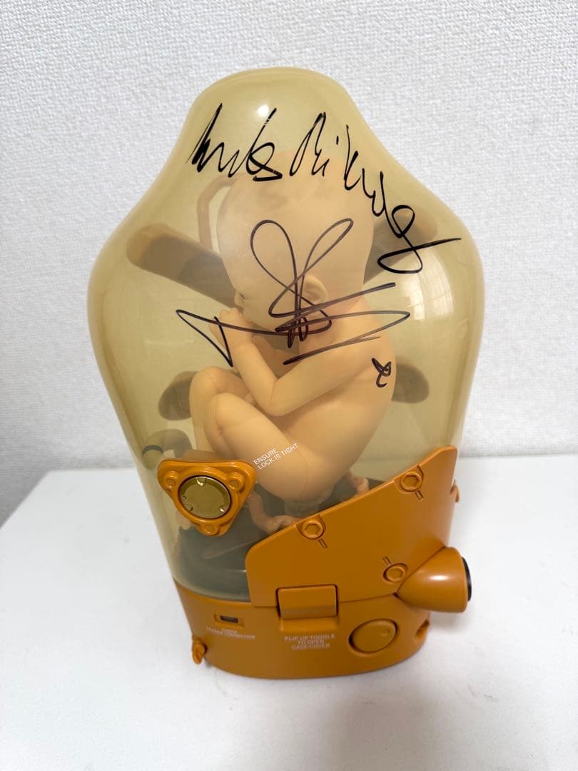 主演サイン入り DEATH STRANDING デスストランディング BBポッド DEATH STRANDING 2: ON THE BEACH」のプライズ「BBポッドスノードーム