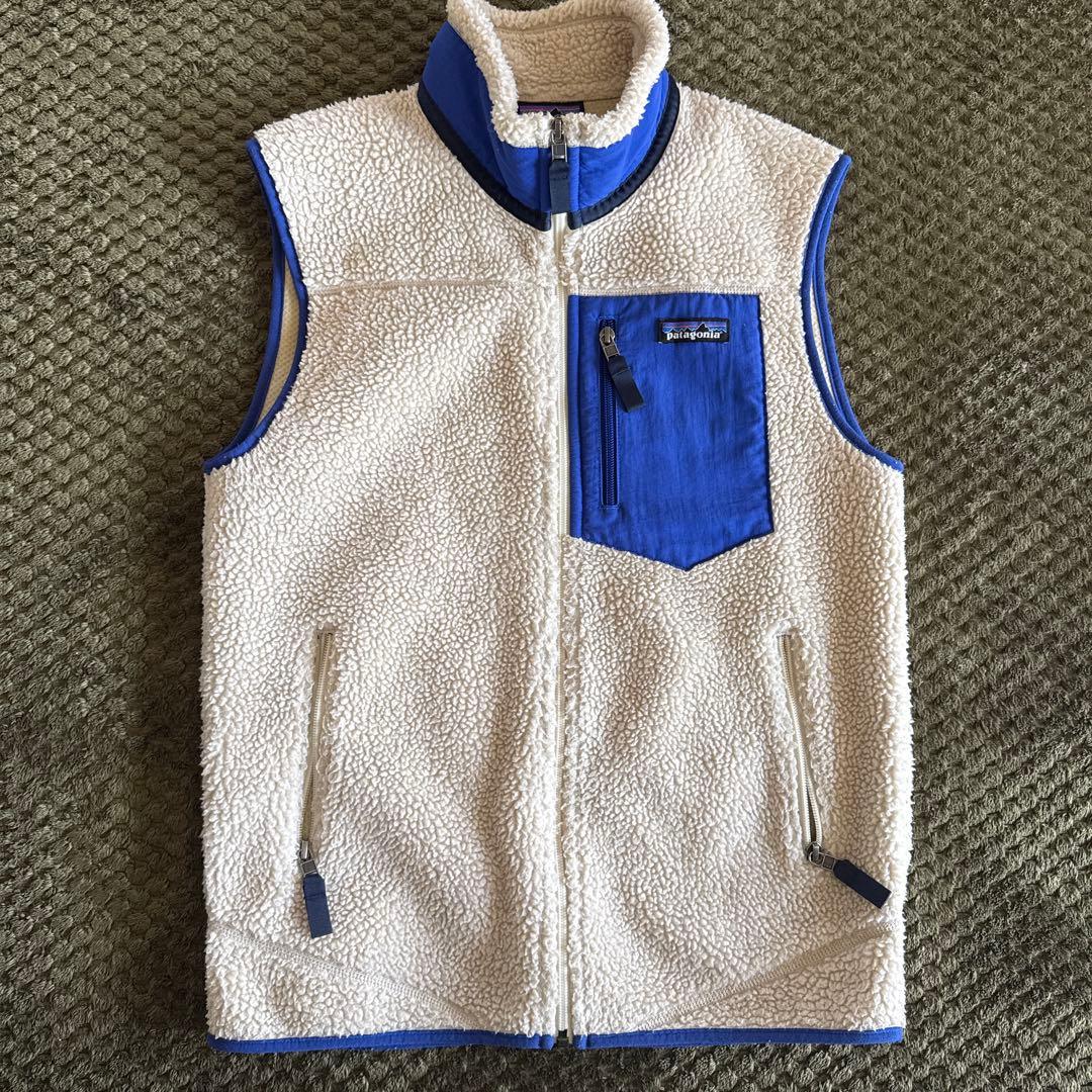 patagonia フリースベスト ホワイト/ブルー - メルカリ