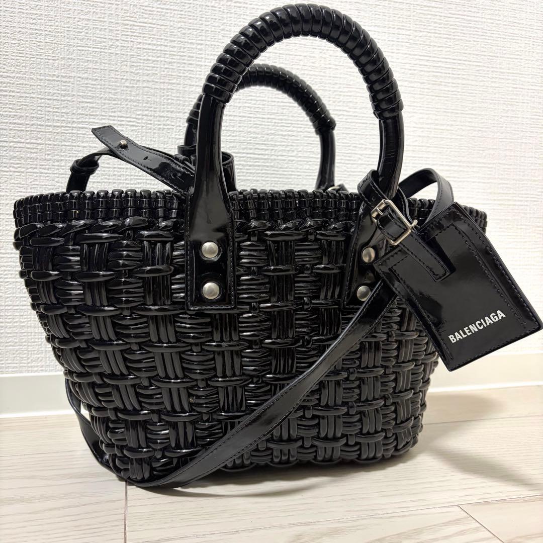 ✨超美品✨BALENCIAGA ビストロXS 2wayカゴバッグ エナメル 黒 - メルカリ
