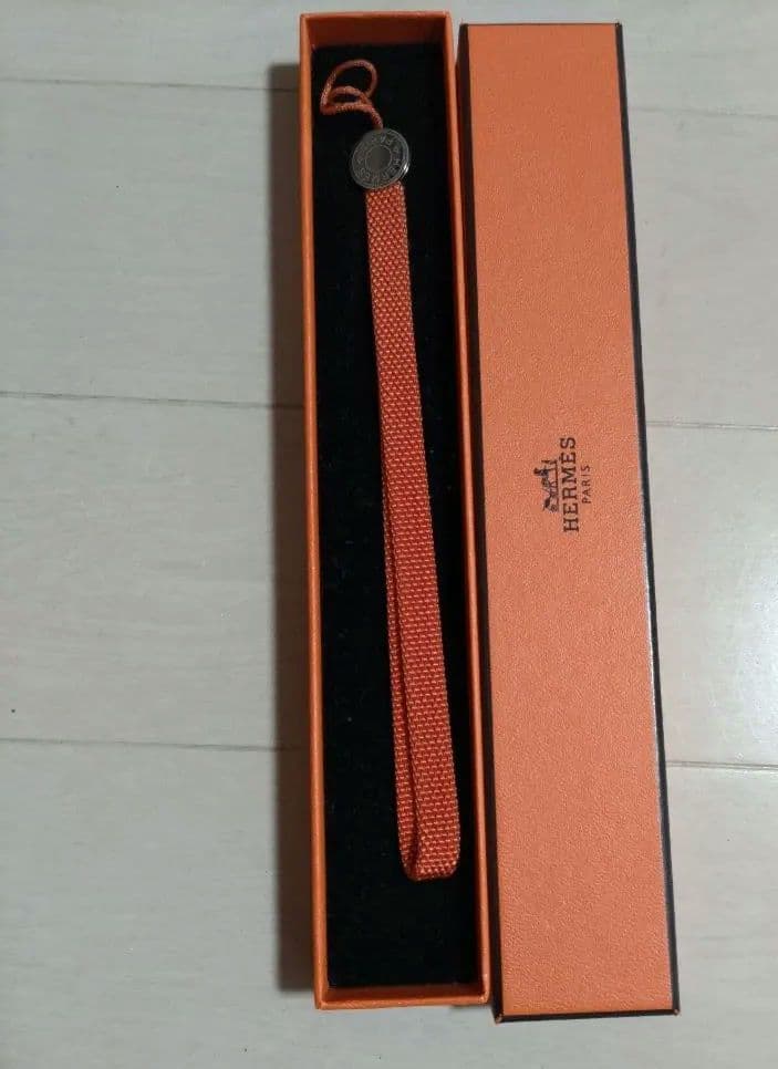 み*き様 エルメス ストラップ フランス製 箱付き み*き様 エルメス ストラップ フランス製 箱付き