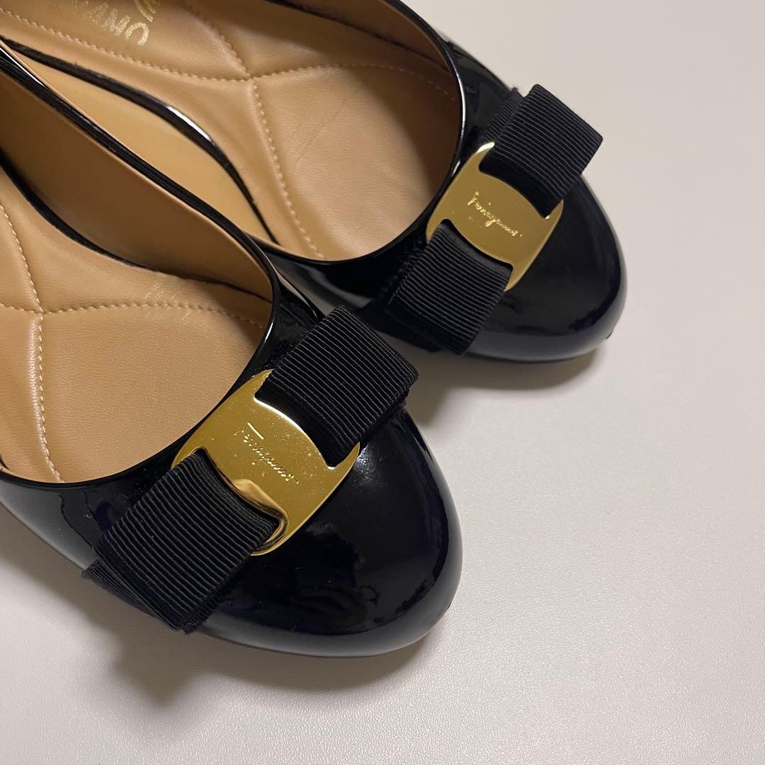 t*u様 【美品】フェラガモ ヴァリナ 23.5cm