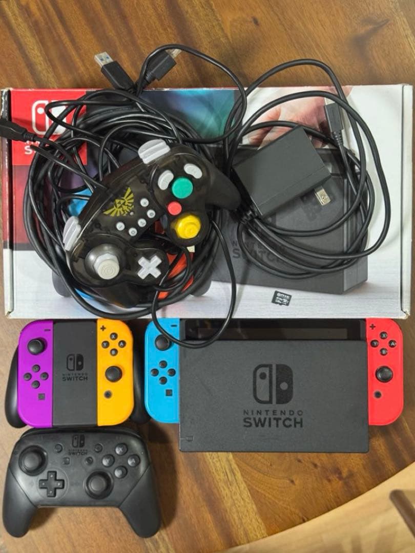 Nintendo Switch 本体＋周辺機器多数＋128GB SD付 Nintendo Switch 本体【Joy-Con(L) ネオンブルー/(R) ネオンレッド